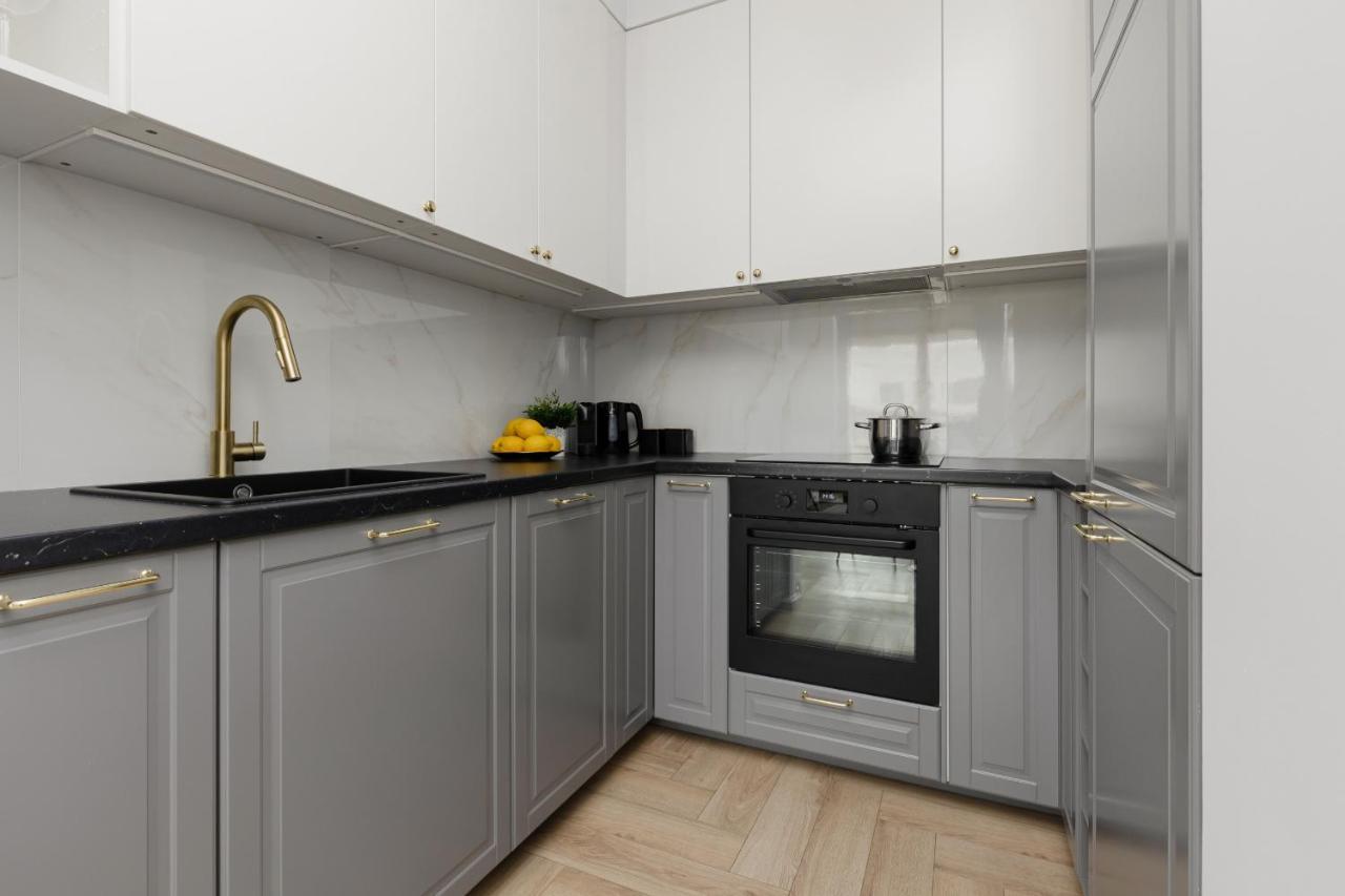 Stylish Apartment Kolejowa & Parking & Balcony By Noclegi Renters Warsawa Bagian luar foto