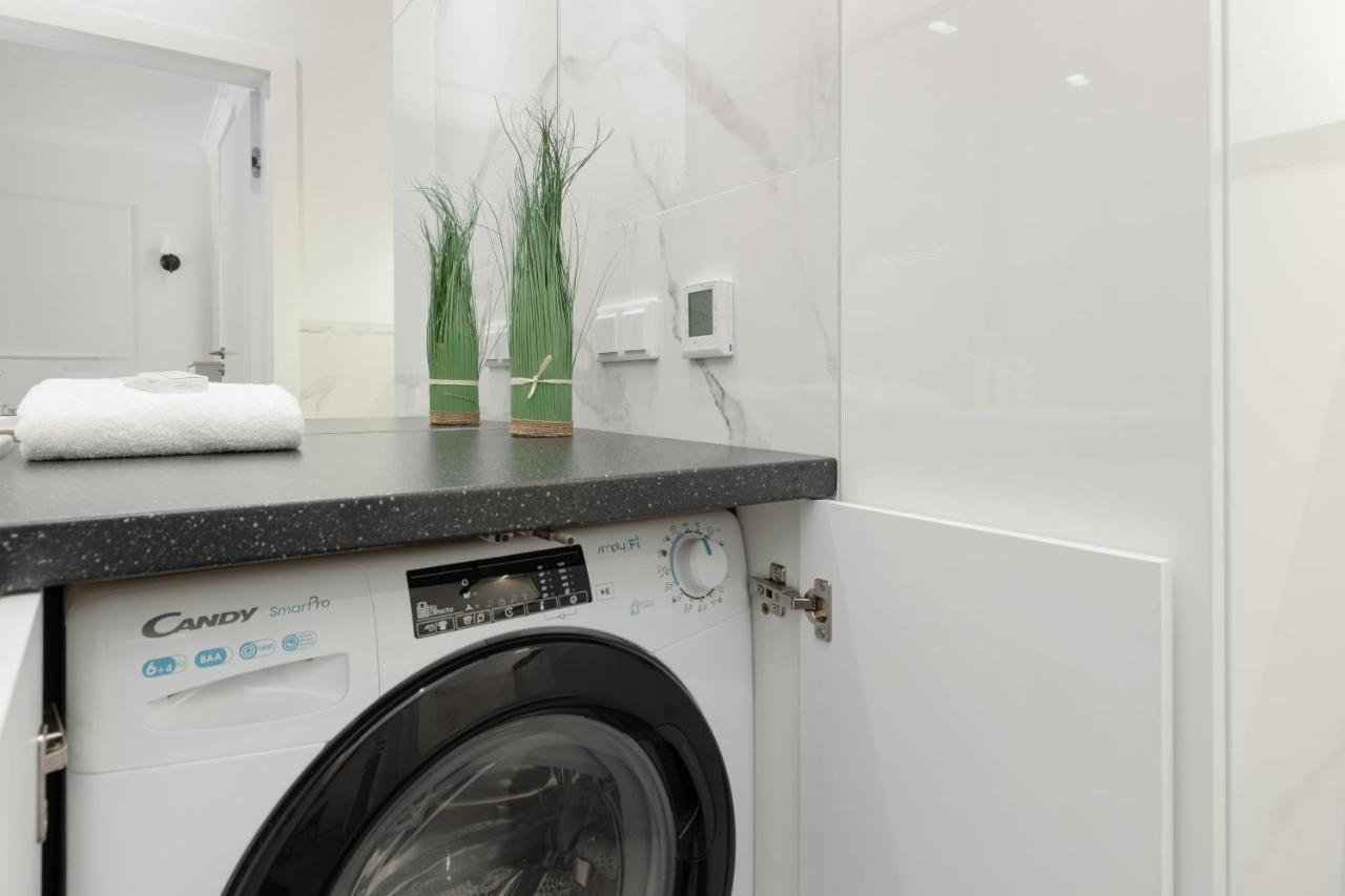Stylish Apartment Kolejowa & Parking & Balcony By Noclegi Renters Warsawa Bagian luar foto