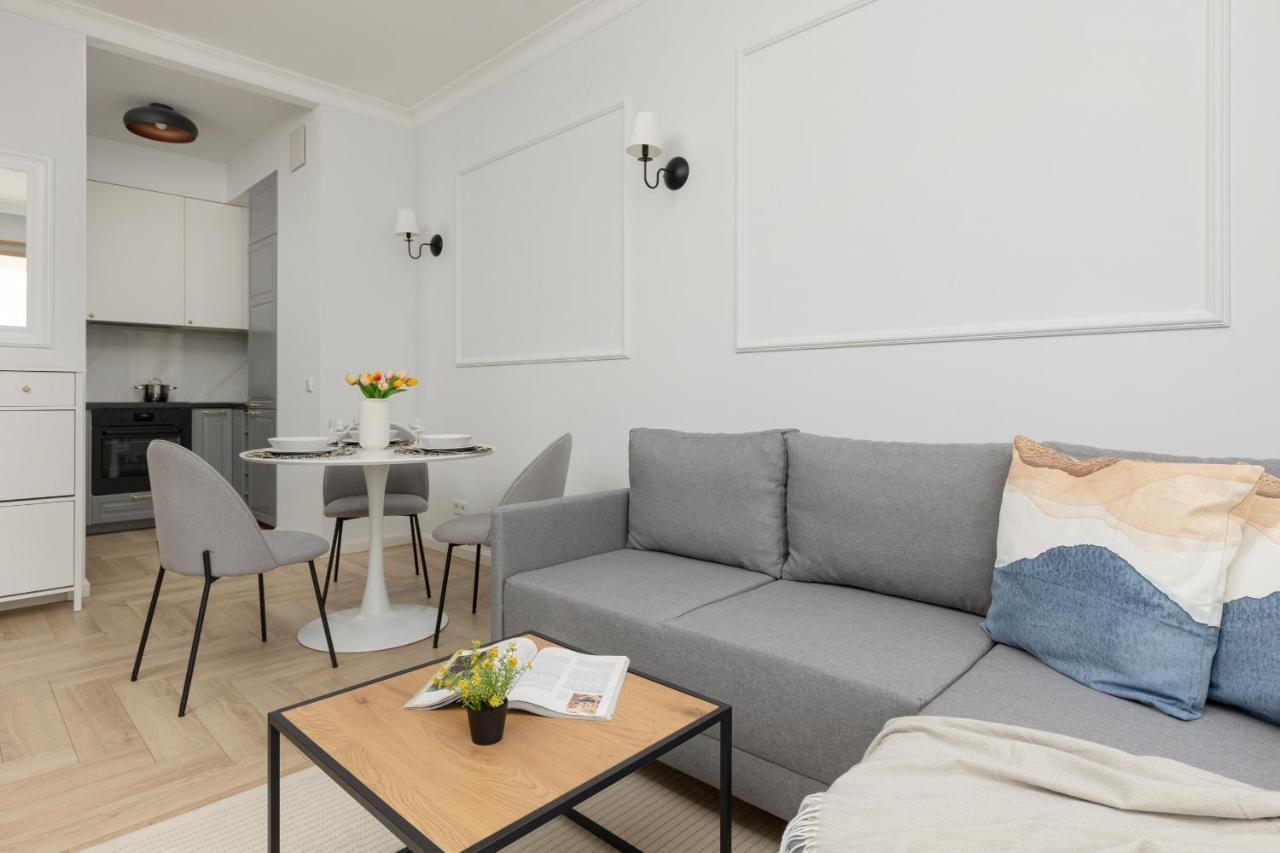 Stylish Apartment Kolejowa & Parking & Balcony By Noclegi Renters Warsawa Bagian luar foto