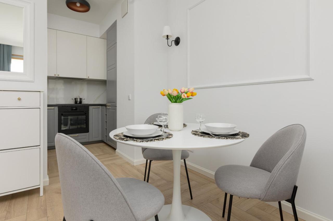 Stylish Apartment Kolejowa & Parking & Balcony By Noclegi Renters Warsawa Bagian luar foto