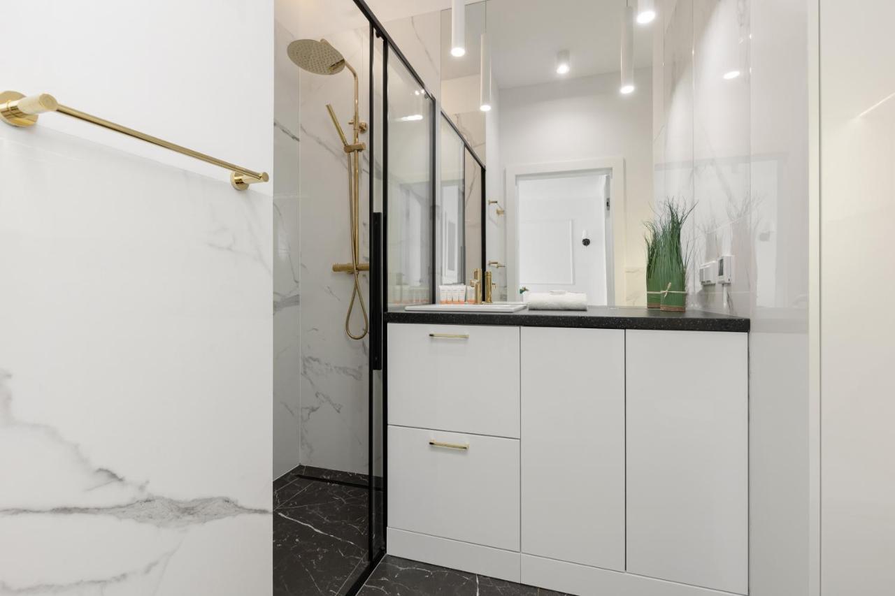 Stylish Apartment Kolejowa & Parking & Balcony By Noclegi Renters Warsawa Bagian luar foto